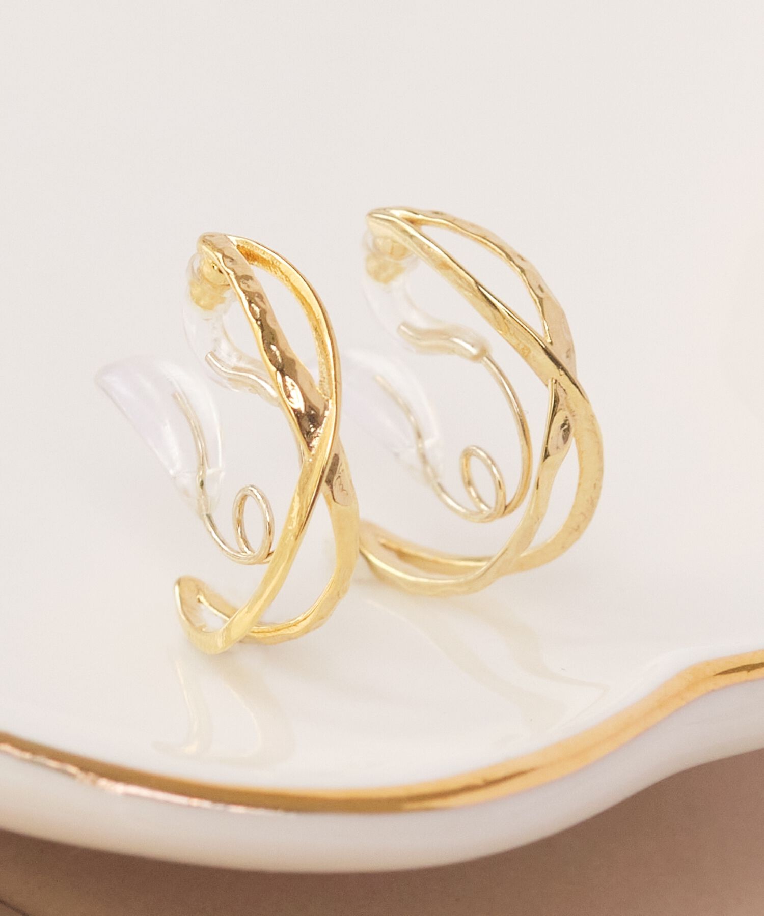 Phoebe「【シリーズ累計販売10000点突破！】アレルギー対応痛くないシリーズクリスタルループフィットイヤリング」|イヤリング|