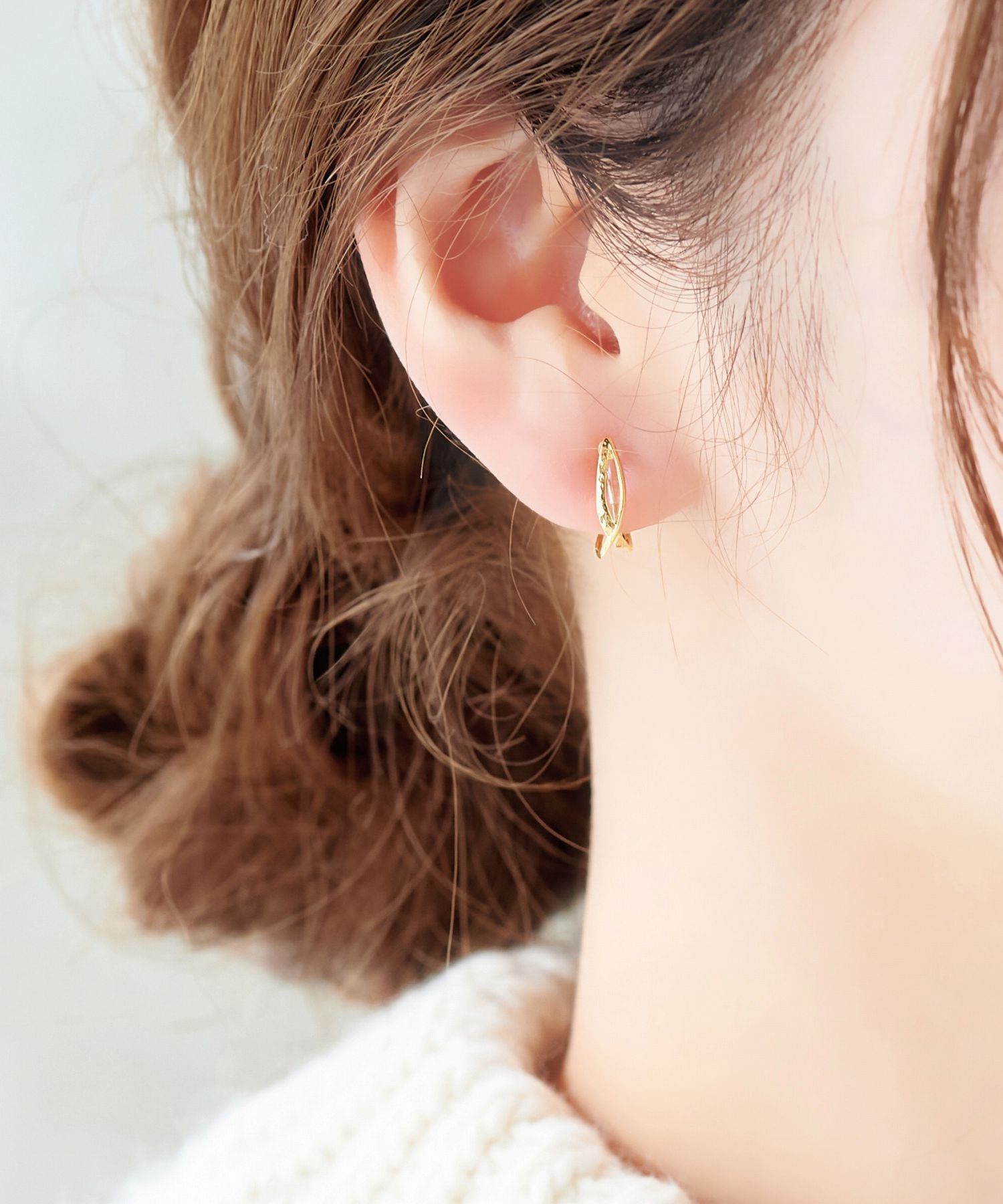 Phoebe「【シリーズ累計販売10000点突破！】アレルギー対応痛くないシリーズクリスタルループフィットイヤリング」|イヤリング|