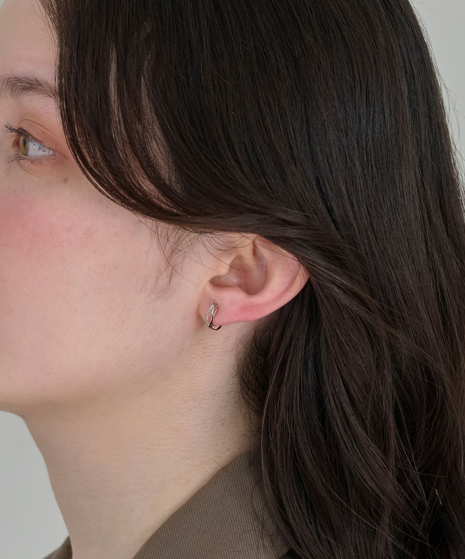 Phoebe「【シリーズ累計販売10000点突破】金属アレルギー対応痛くないシリーズ クリスタルループフィットイヤリング」|イヤリング|