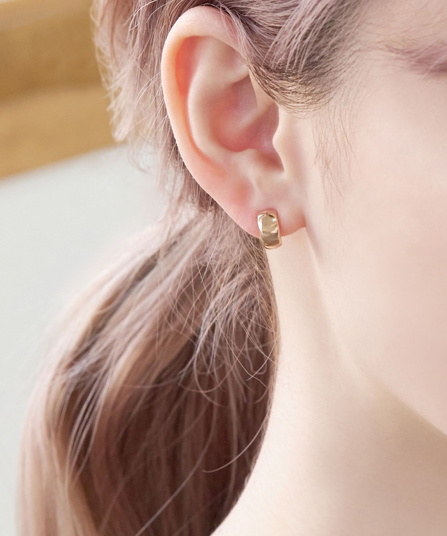 Phoebe「【金属アレルギー対応】【痛くないシリーズ】モードミニマルフープライトフィットイヤリング　ゴールド」|イヤリング|