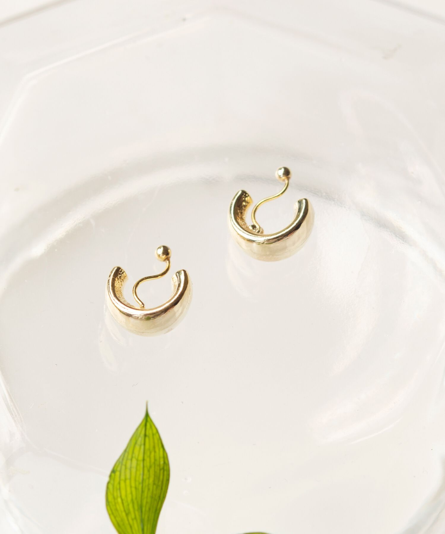 Phoebe「【金属アレルギー対応】【痛くないシリーズ】モードミニマルフープライトフィットイヤリング　ゴールド」|イヤリング|