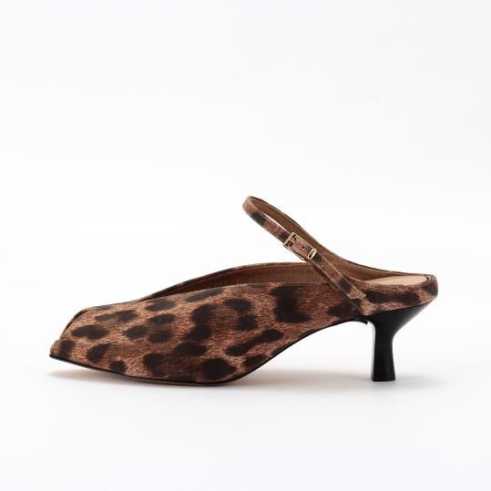 銀座かねまつ「AP260115PT1BEG3CB【本革】Vカットピープトウミュール」|パンプス|