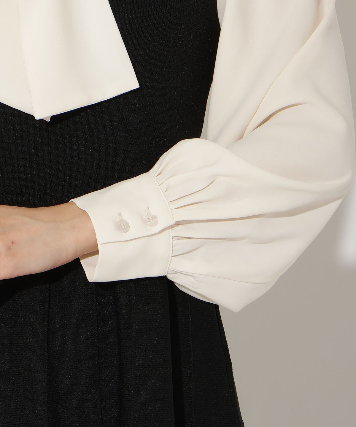 アンドクチュール「フリルショルダーボウタイドッキングワンピース」|ワンピース|