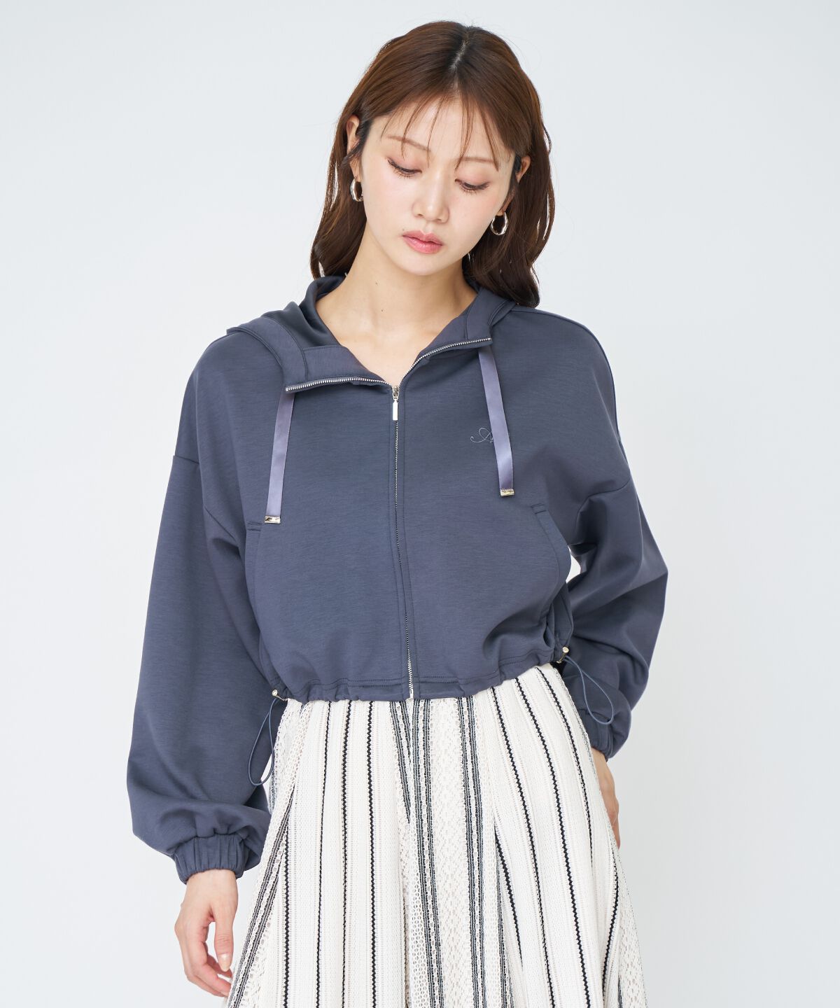 アンドクチュール「ロゴ刺繍ZIPパーカー」|パーカー|