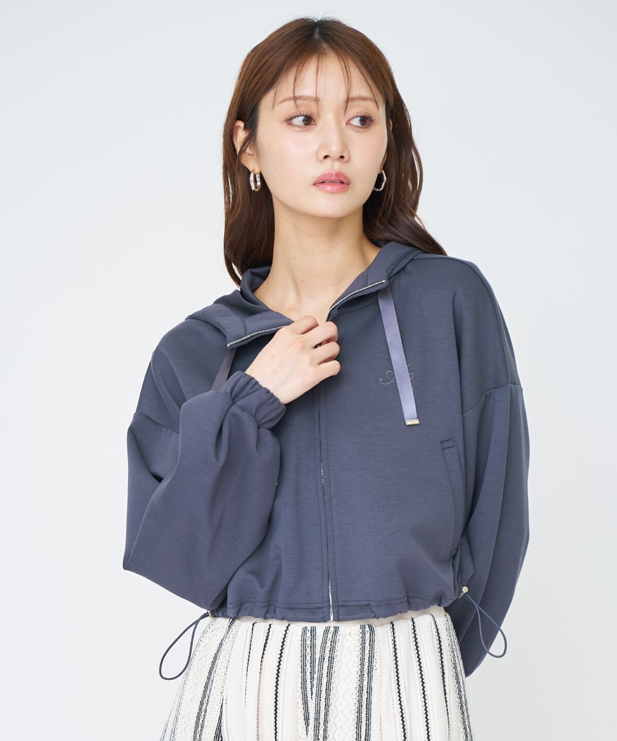 アンドクチュール「ロゴ刺繍ZIPパーカー」|パーカー|