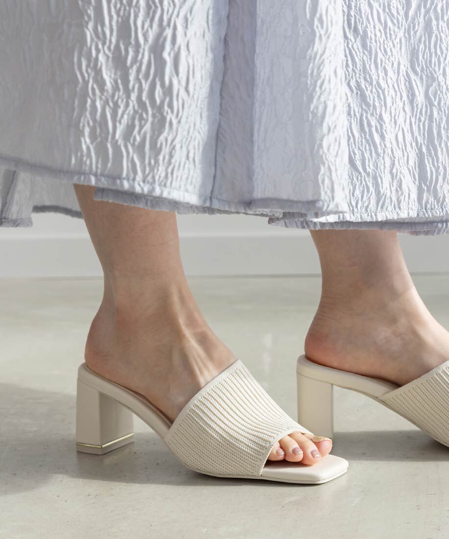  「【SUSTAINABLE】アシンメトリーニットミュールサンダル」|パンプス|アイボリー
