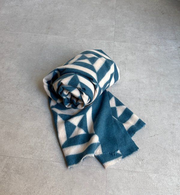  「【WEB限定】幾何柄プリントストール」|マフラー|