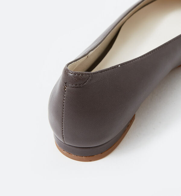 AU BANNISTER「メタルモチーフフラットパンプス」|パンプス|