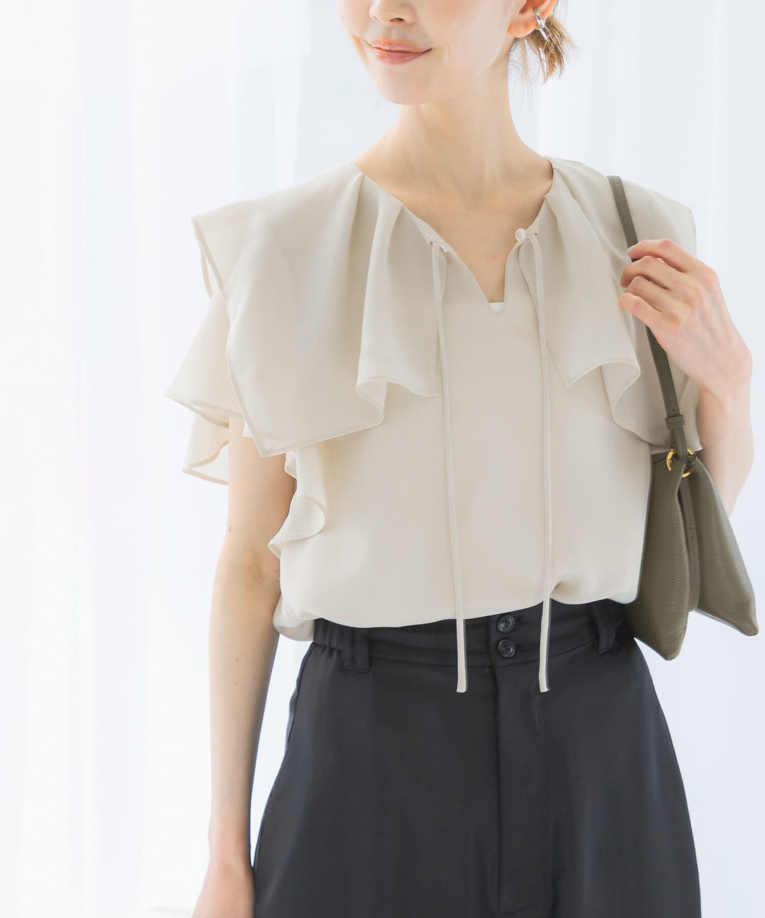 URBAN RESEARCH ROSSO「イージーケアフリルブラウス」|シャツ・ブラウス|