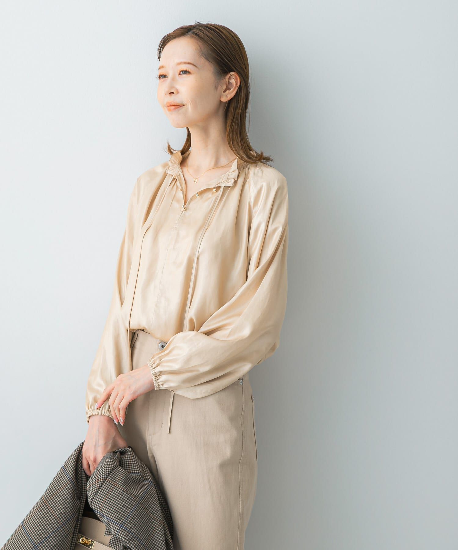 URBAN RESEARCH ROSSO「グロッシー2WAYネックギャザーブラウス」|シャツ・ブラウス|