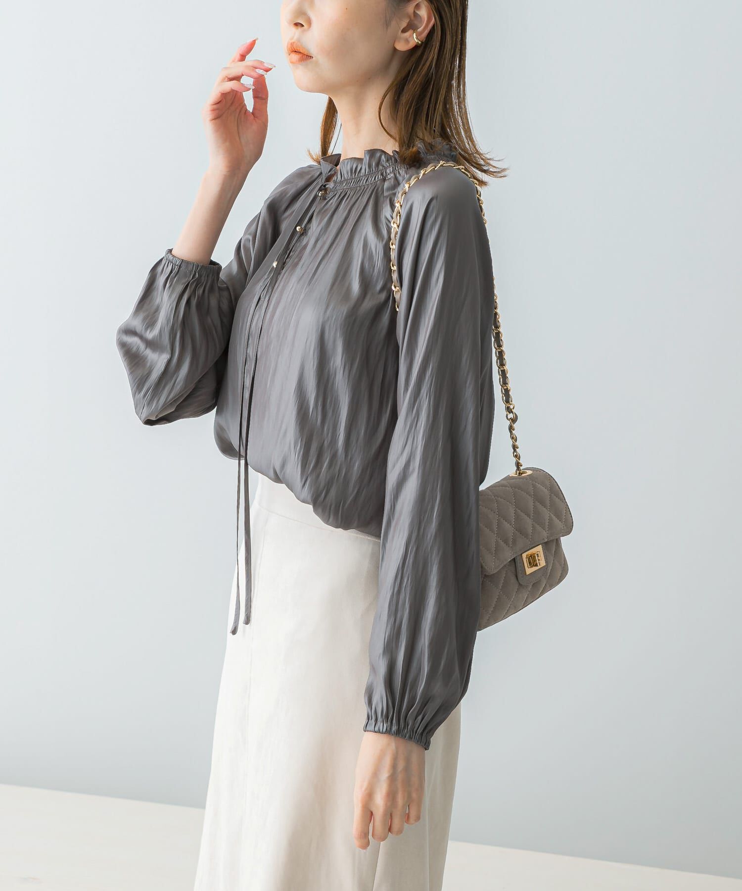 URBAN RESEARCH ROSSO「グロッシー2WAYネックギャザーブラウス」|シャツ・ブラウス|