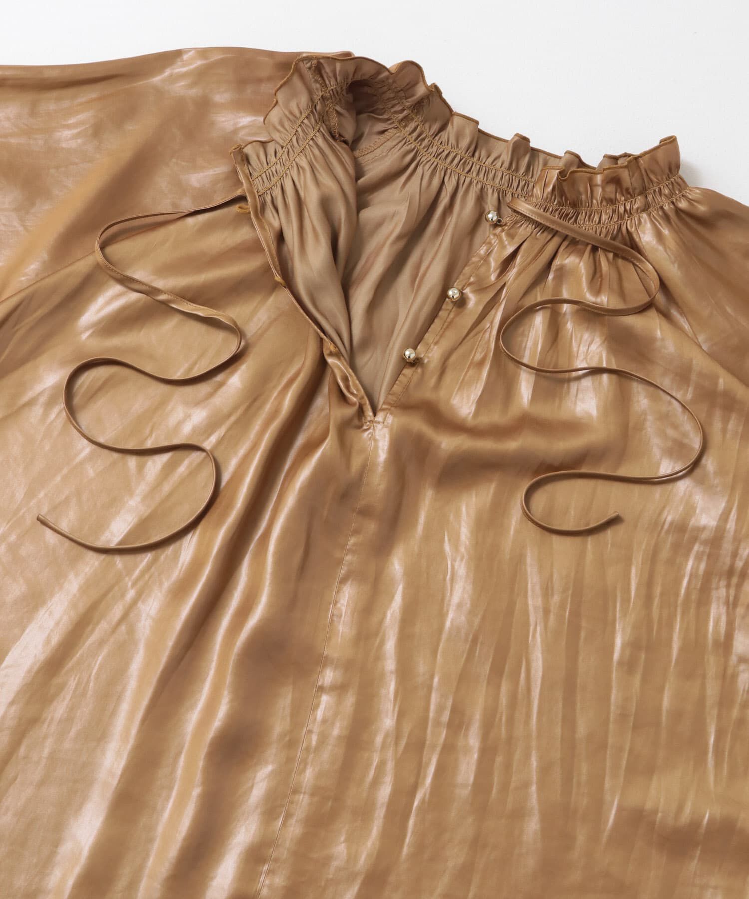 URBAN RESEARCH ROSSO「グロッシー2WAYネックギャザーブラウス」|シャツ・ブラウス|