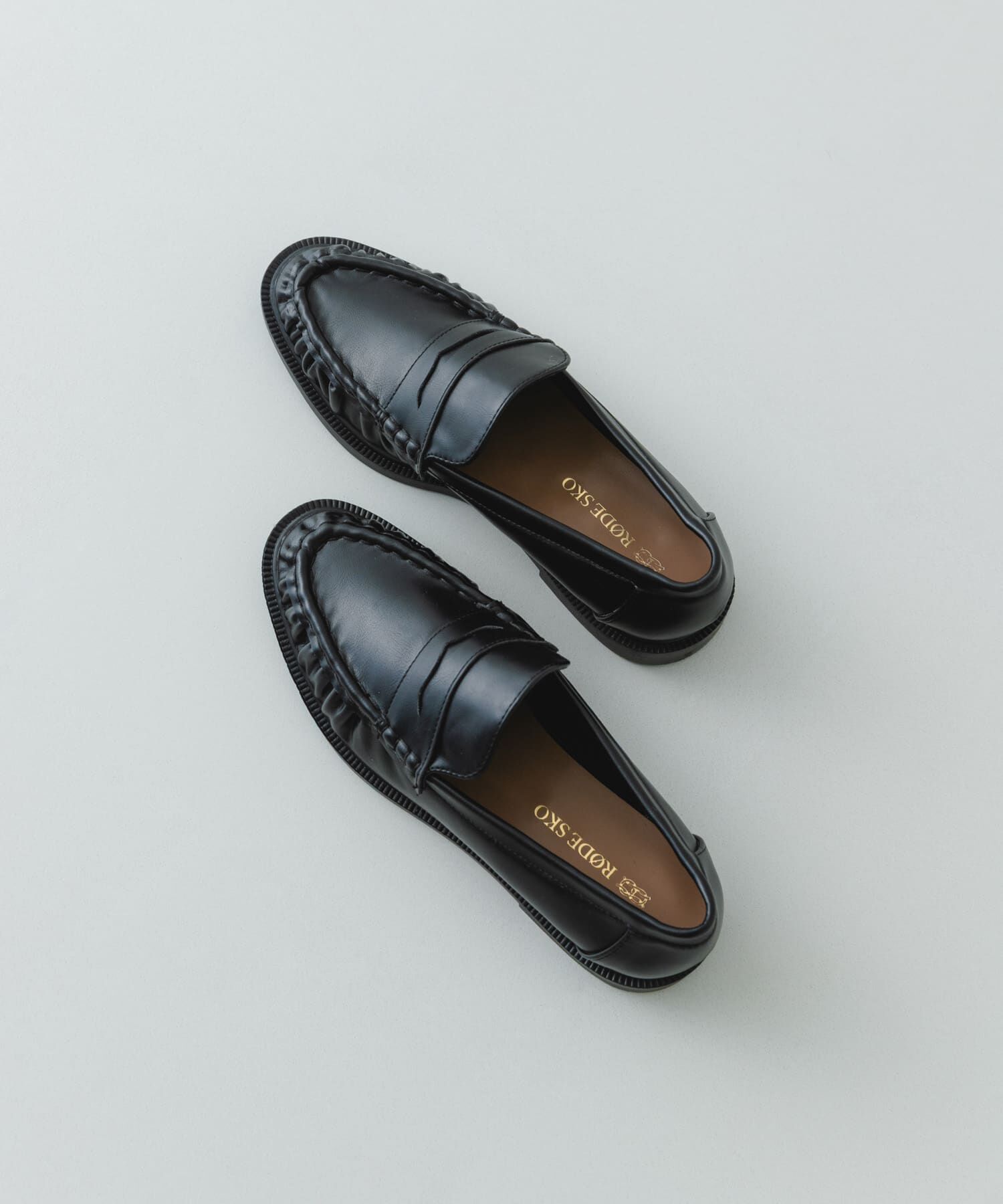 RODE SKO「ギャザーローファー」|ローファー|ブラック