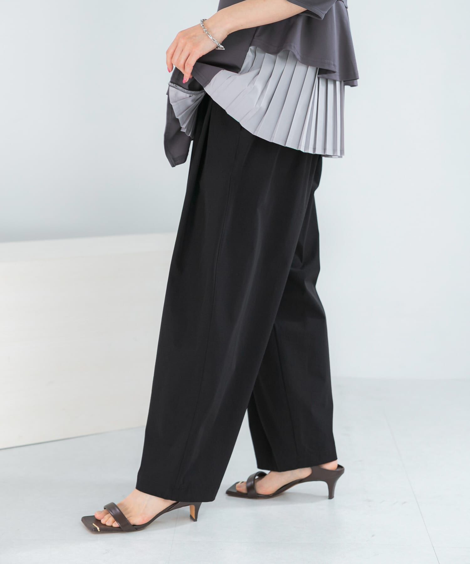 URBAN RESEARCH ROSSO「ELENDEEK　EASY TUCK COCOON PANTS」|その他|ブラック