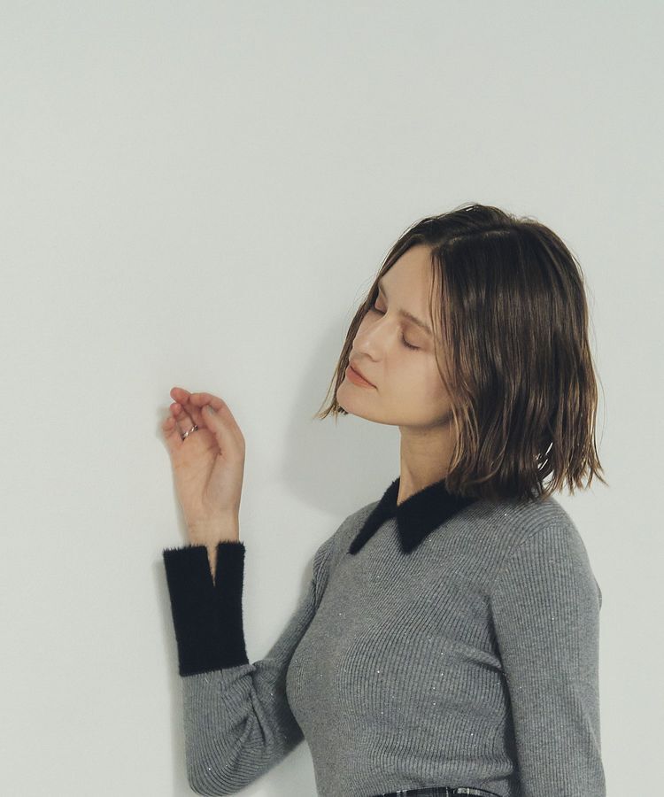 YECCA VECCA「フェザー襟スパンコールニット」|ニット・セーター|