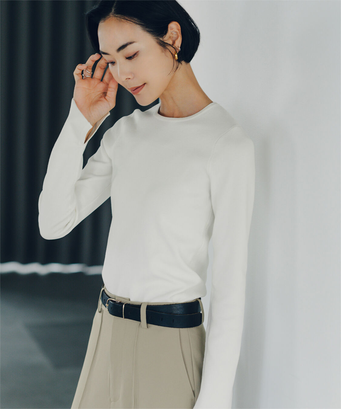 ur's「【小林有里さんコラボアイテム】袖スリットクルーネックニット」|ニット・セーター|ホワイト