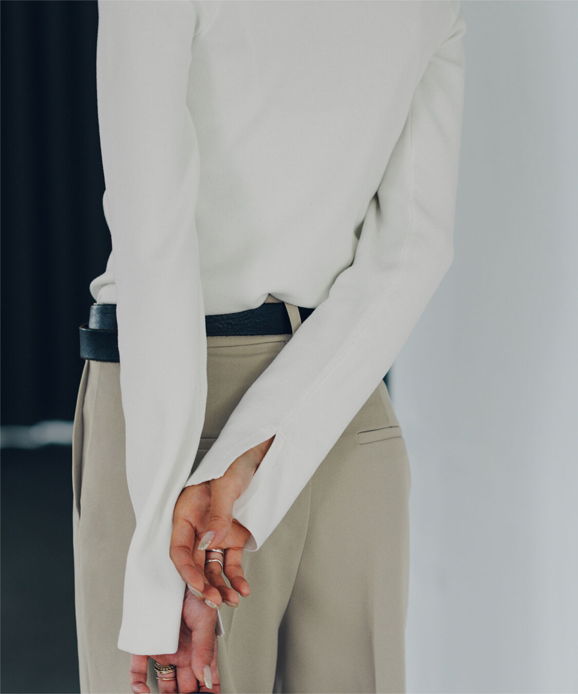 ur's「【小林有里さんコラボアイテム】袖スリットクルーネックニット」|ニット・セーター|