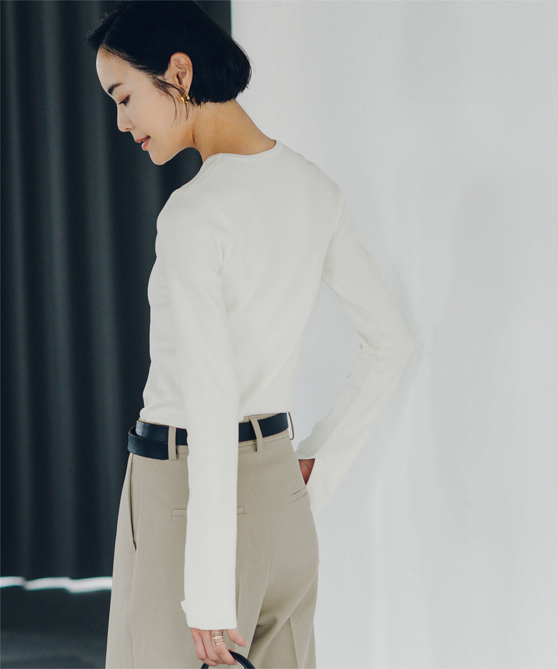 ur's「【小林有里さんコラボアイテム】袖スリットクルーネックニット」|ニット・セーター|