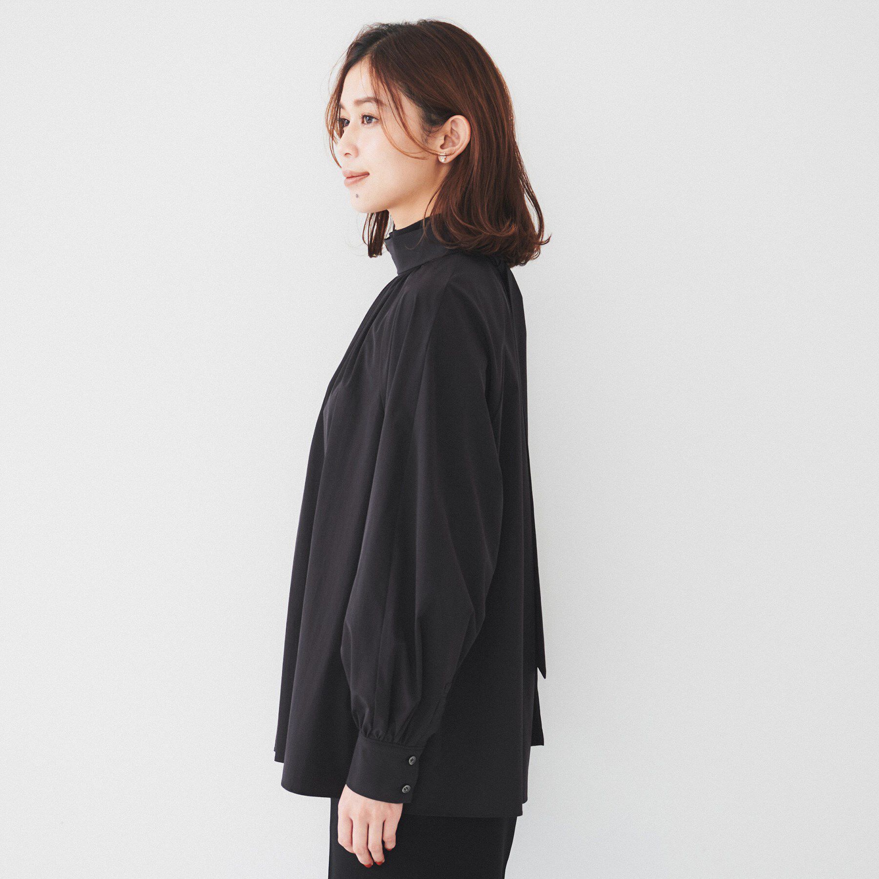 UNTITLED「【通勤】ボウタイ付スタンドネック ボリュームブラウス」|シャツ・ブラウス|