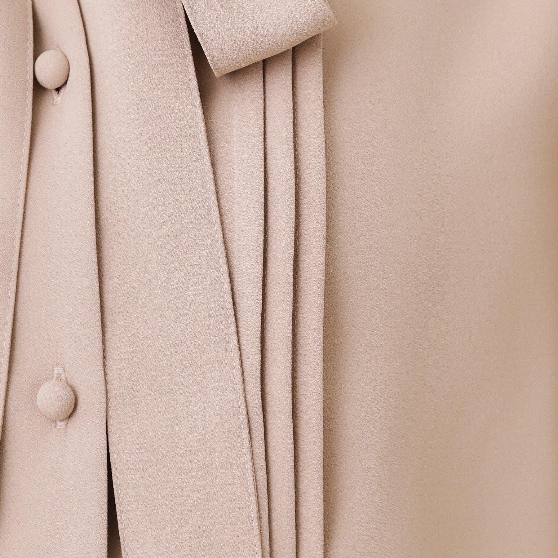 Couture broach「【ハレの日・通勤】配色タックタイブラウス」|シャツ・ブラウス|