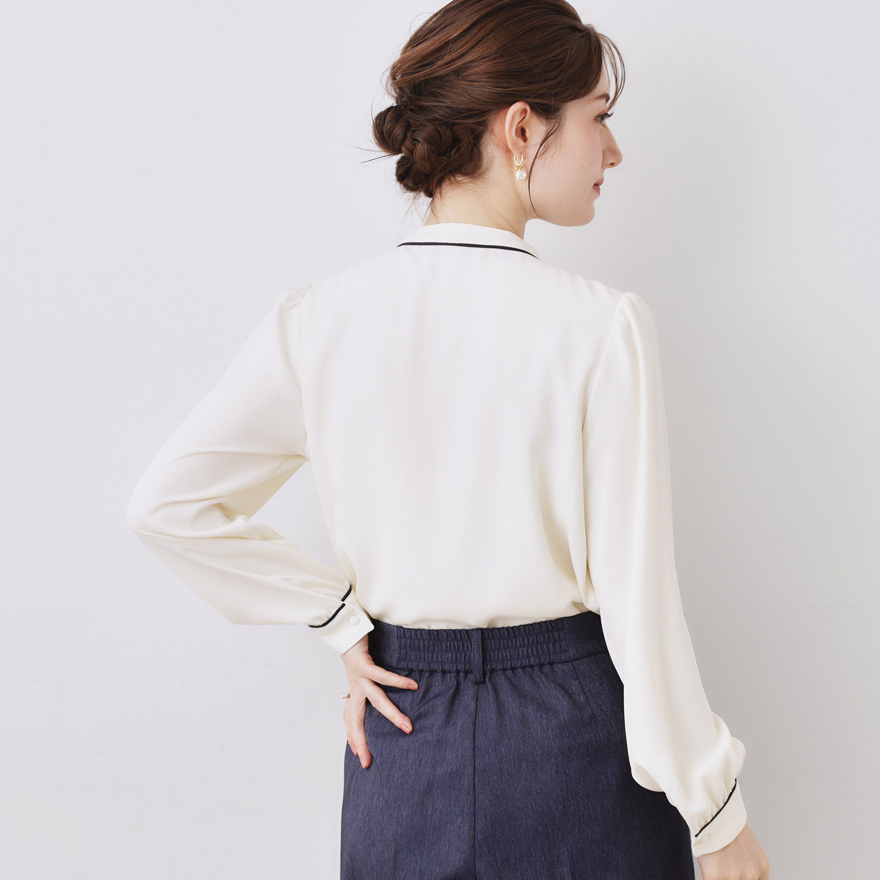 Couture broach「【ハレの日・通勤】配色タックタイブラウス」|シャツ・ブラウス|