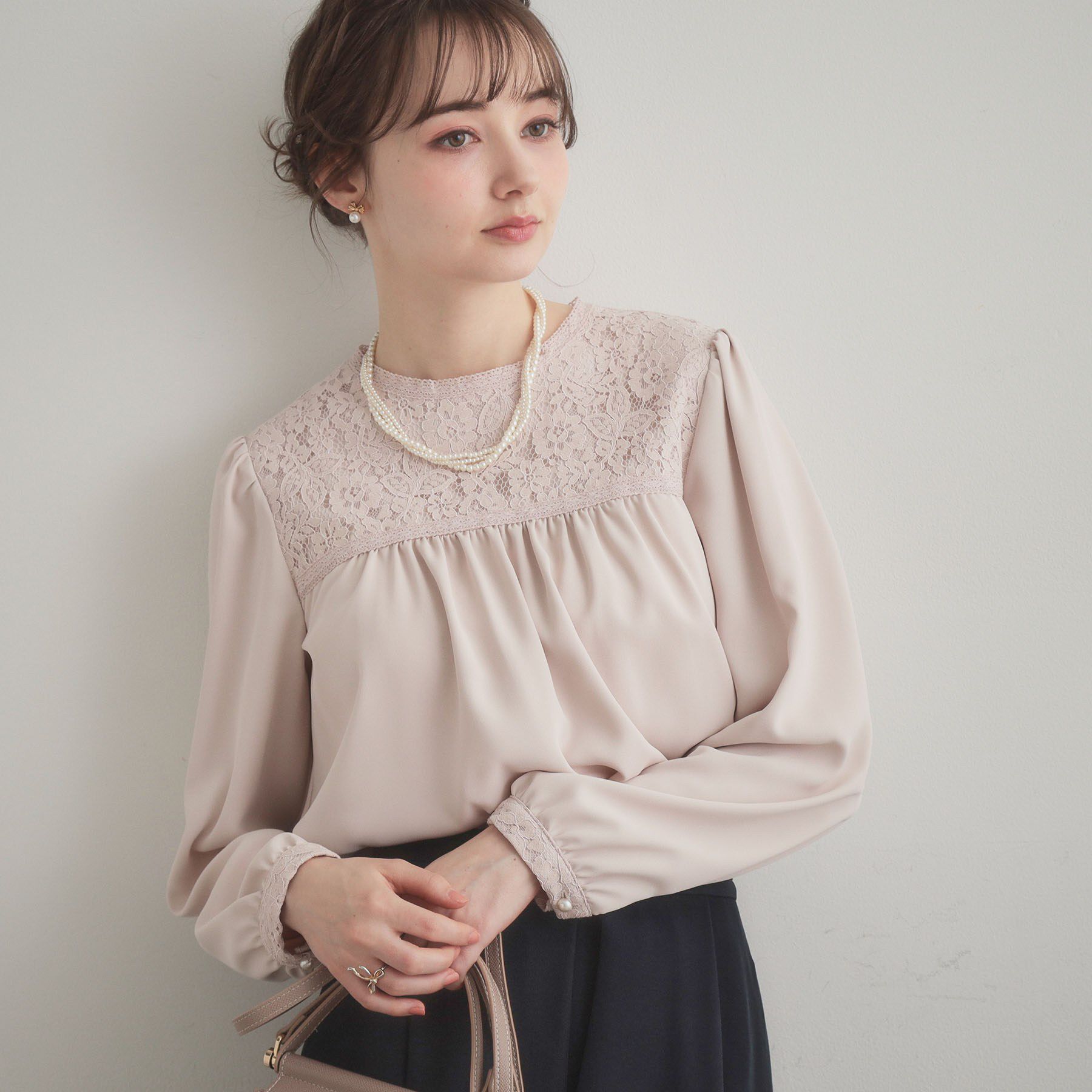 Couture broach「【ハレの日・通勤】レースドッキング ブラウス」|シャツ・ブラウス|