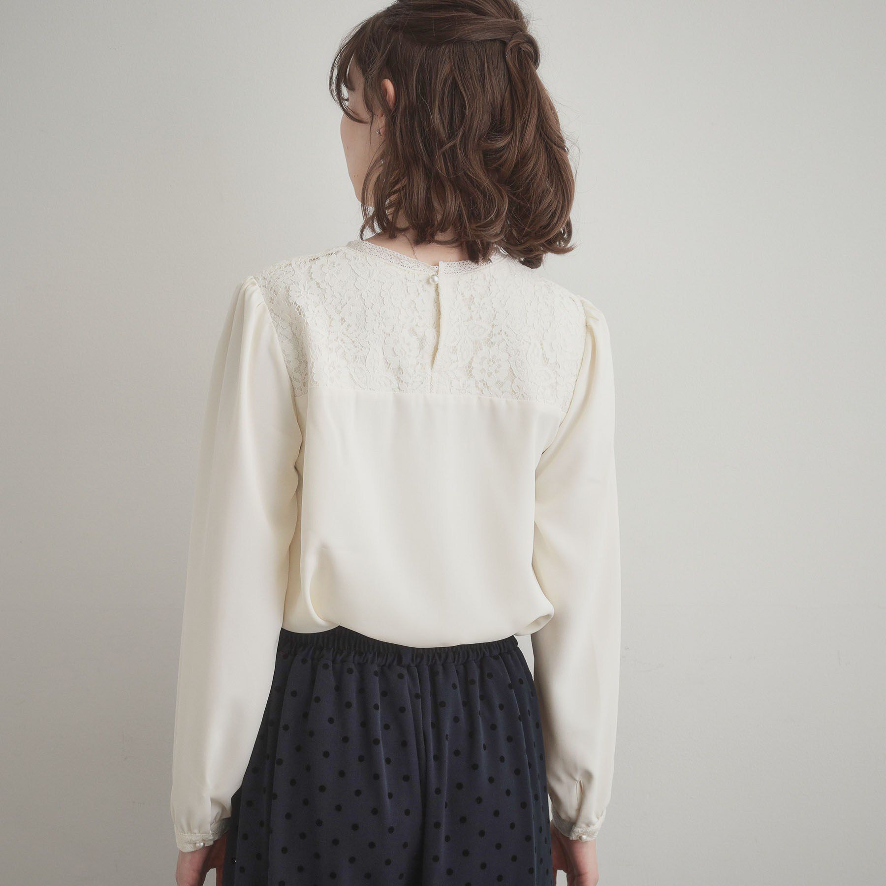 Couture broach「【ハレの日・通勤】レースドッキング ブラウス」|シャツ・ブラウス|