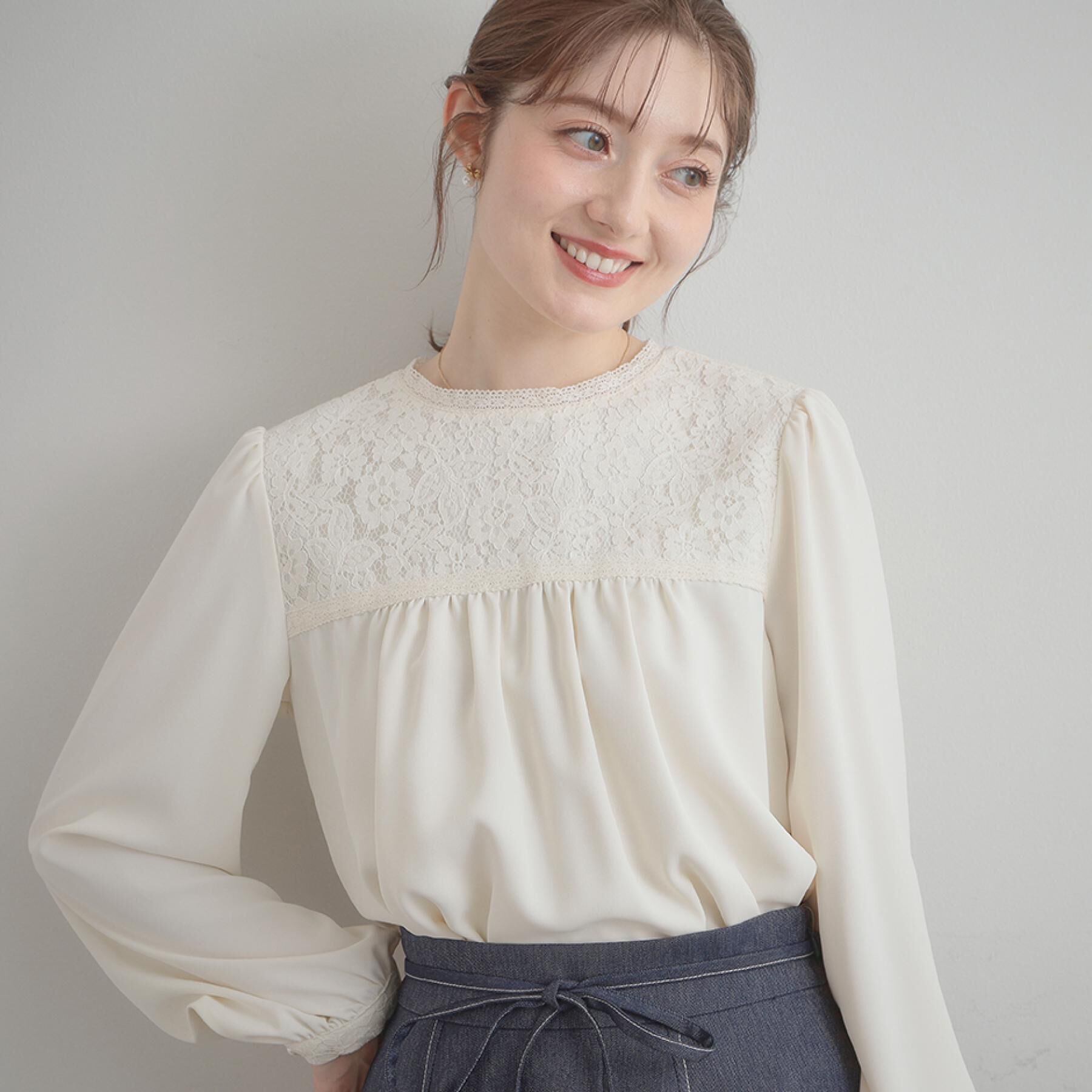 Couture broach「【ハレの日・通勤】レースドッキング ブラウス」|シャツ・ブラウス|