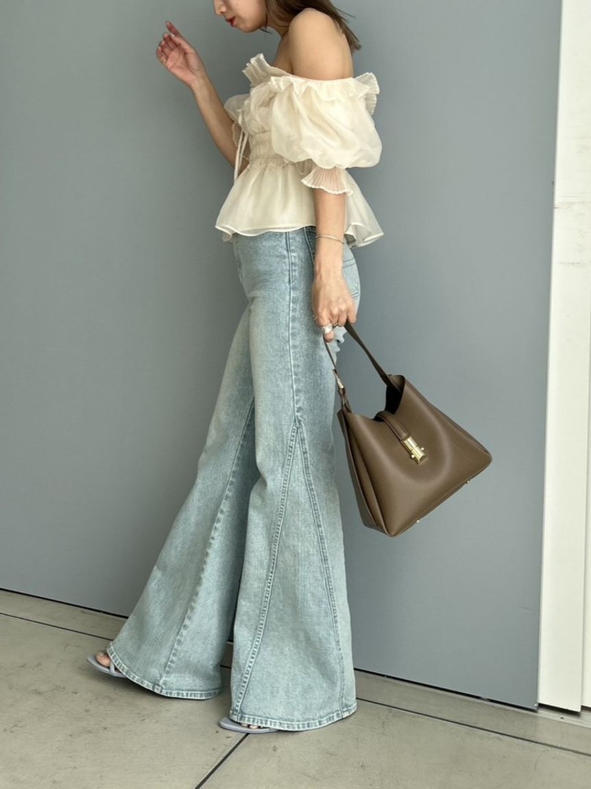 SNIDEL「Sustainableストレッチフレアデニムパンツ」|デニム|