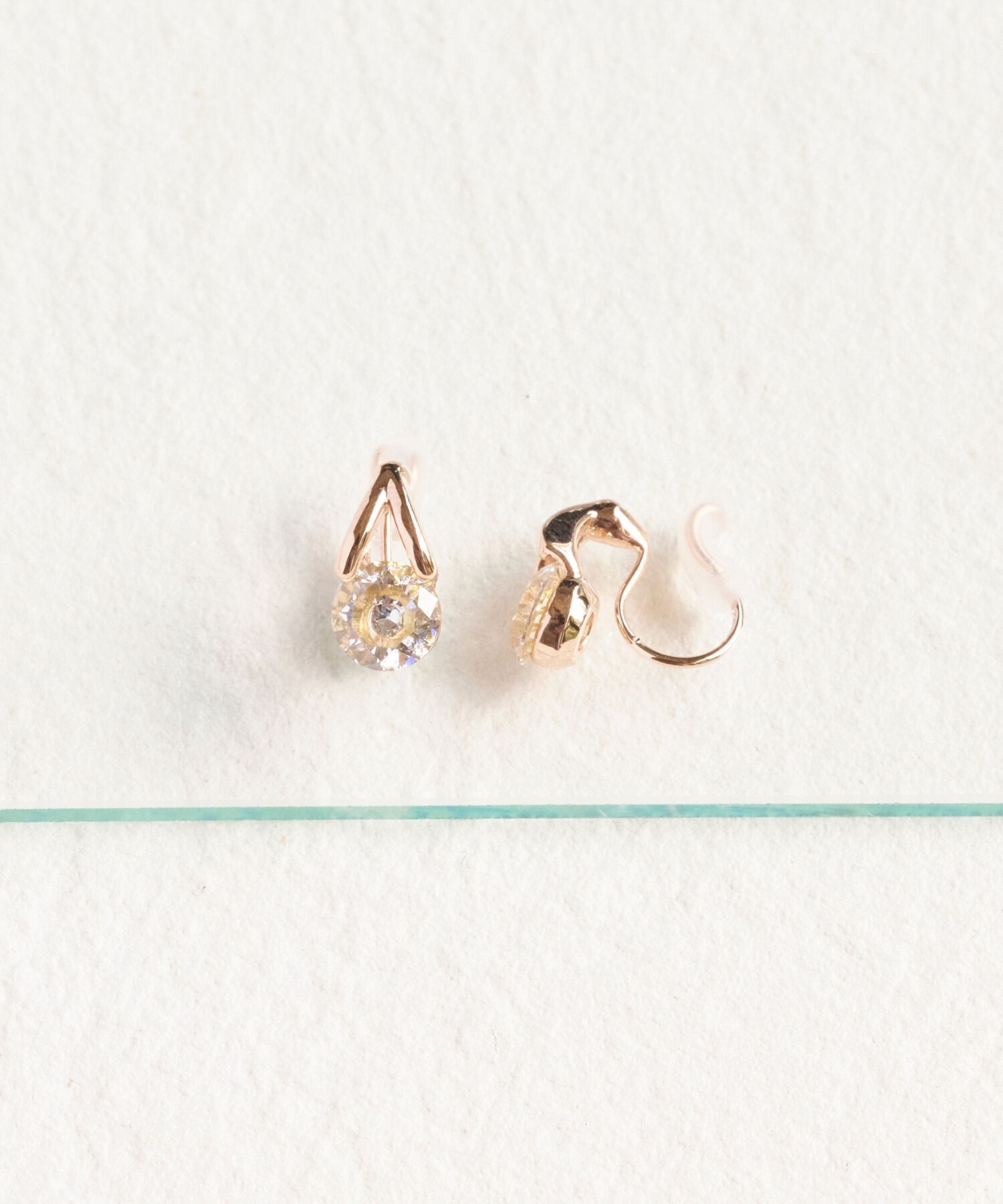 Phoebe「【金属アレルギー対応】【痛くないシリーズ】ルーセントビジューライトフィットイヤリング　ローズゴールド」|イヤリング|