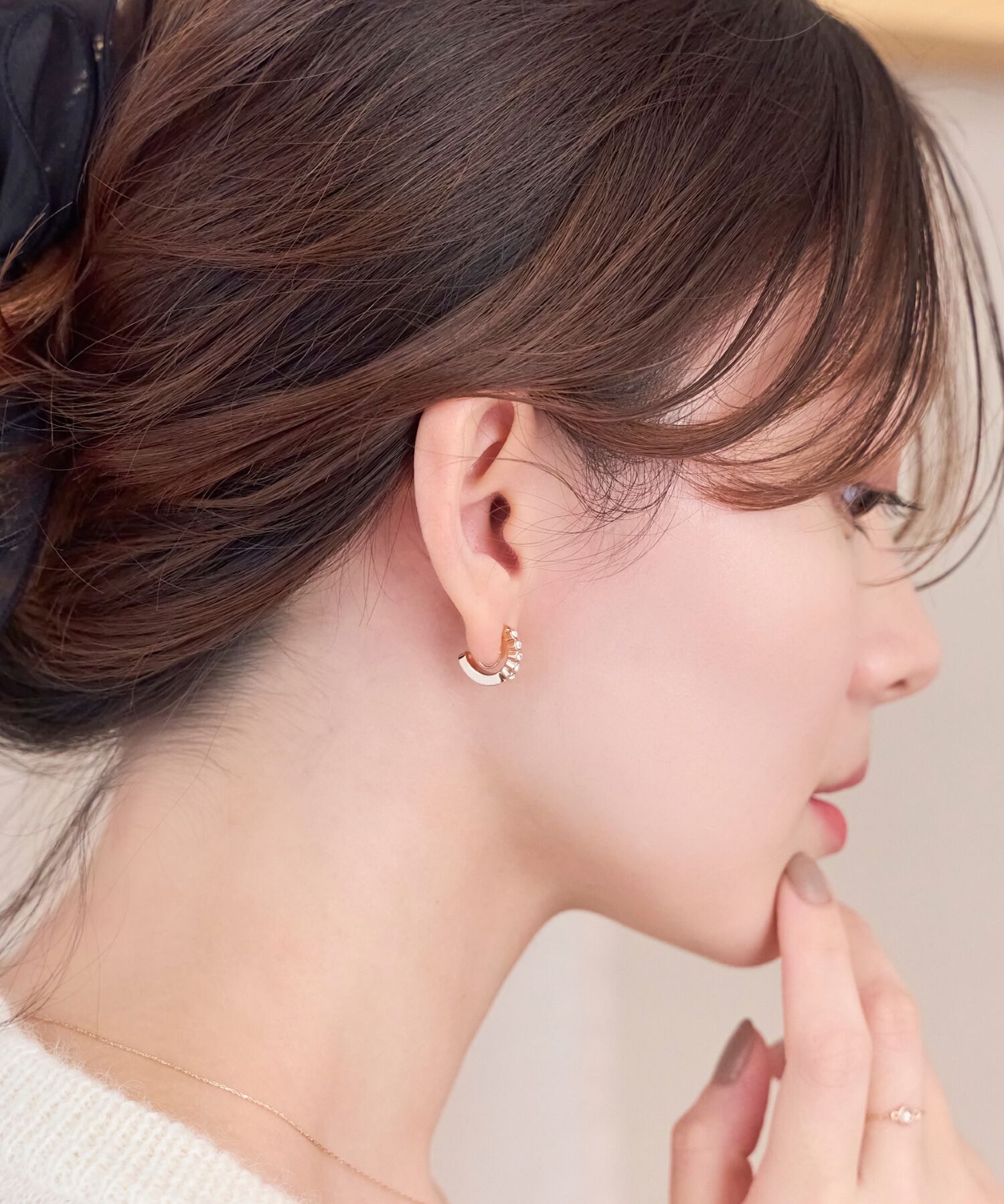 Phoebe「【金属アレルギー対応/痛くないシリーズ】プチベゼルフープライトフィットイヤリング　シャンパンゴールド」|イヤリング|