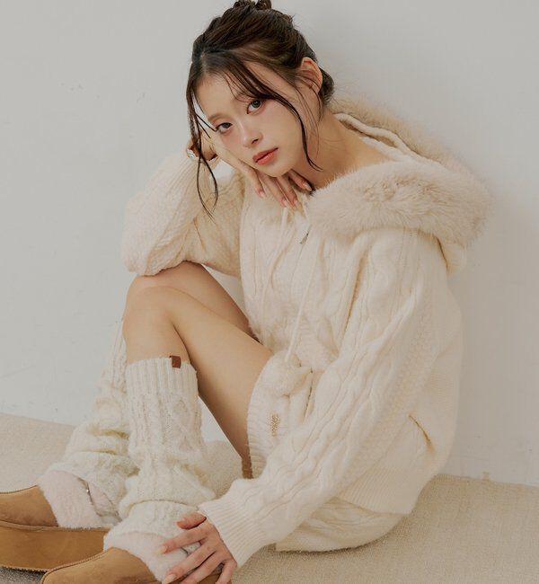  「【セットアップ対応】ポンポン付きファーフードケーブルニットカーディガン」|カーディガン|