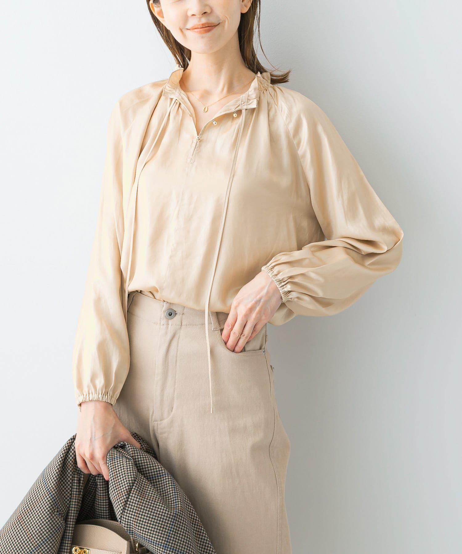 URBAN RESEARCH ROSSO「グロッシー2WAYネックギャザーブラウス」|シャツ・ブラウス|