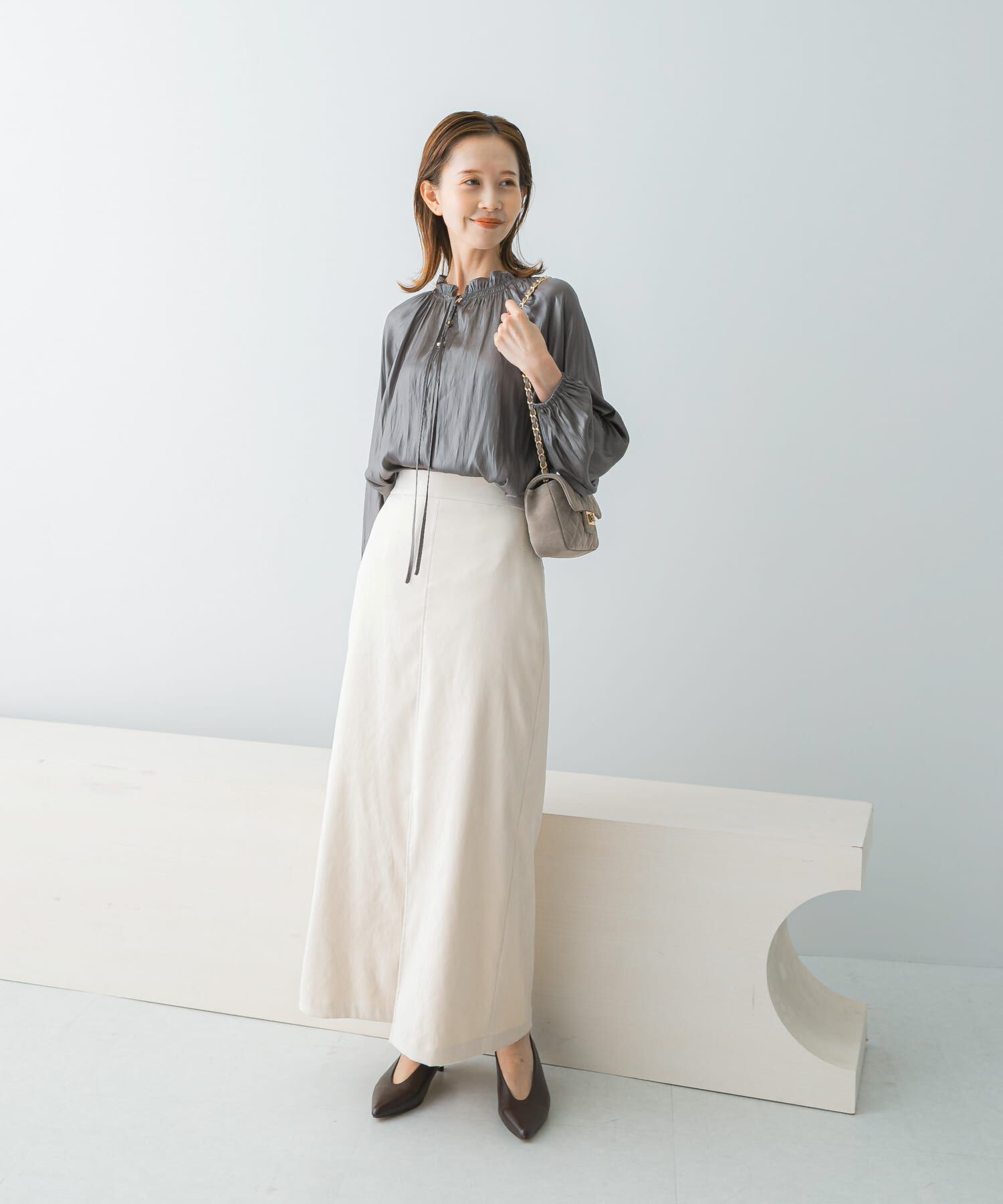 URBAN RESEARCH ROSSO「グロッシー2WAYネックギャザーブラウス」|シャツ・ブラウス|