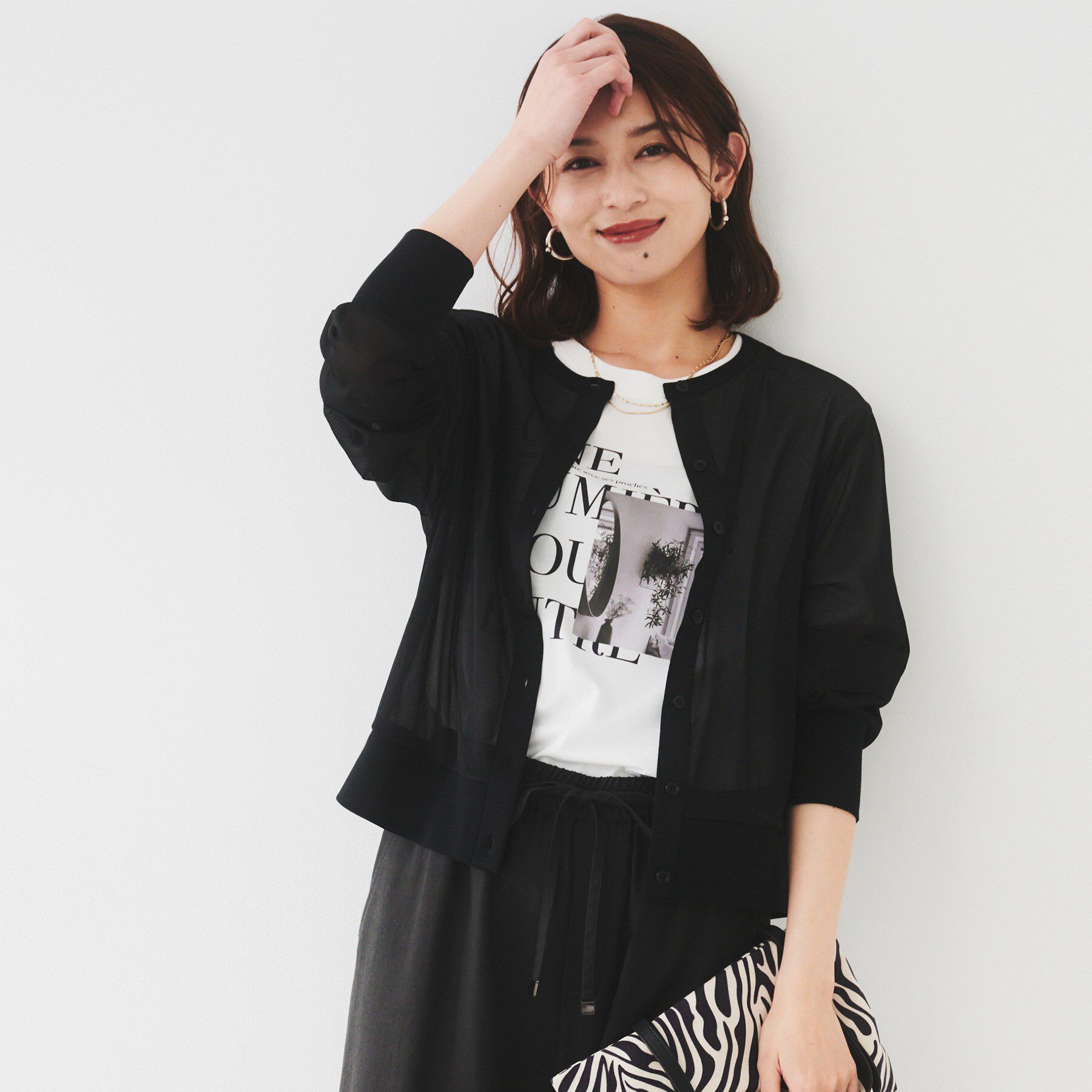 UNTITLED「【洗える/ストレッチ性/短丈】クルーネックシアーカーディガン」|カーディガン|ブラック(019)