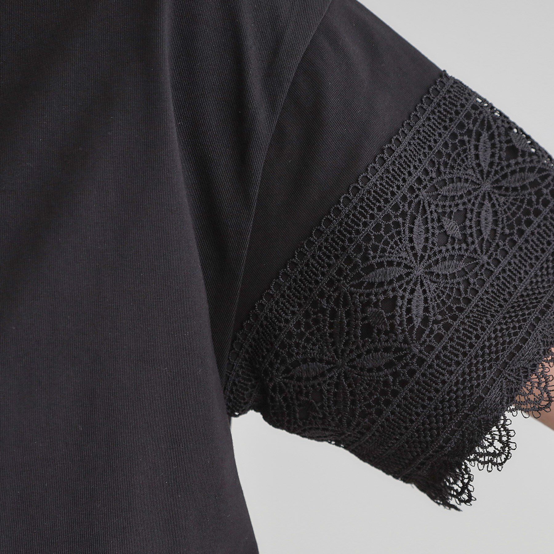 grove「【洗える/二の腕カバー】上品なレースで叶える、きちんと見えの夏Tシャツ」|Tシャツ・カットソー|