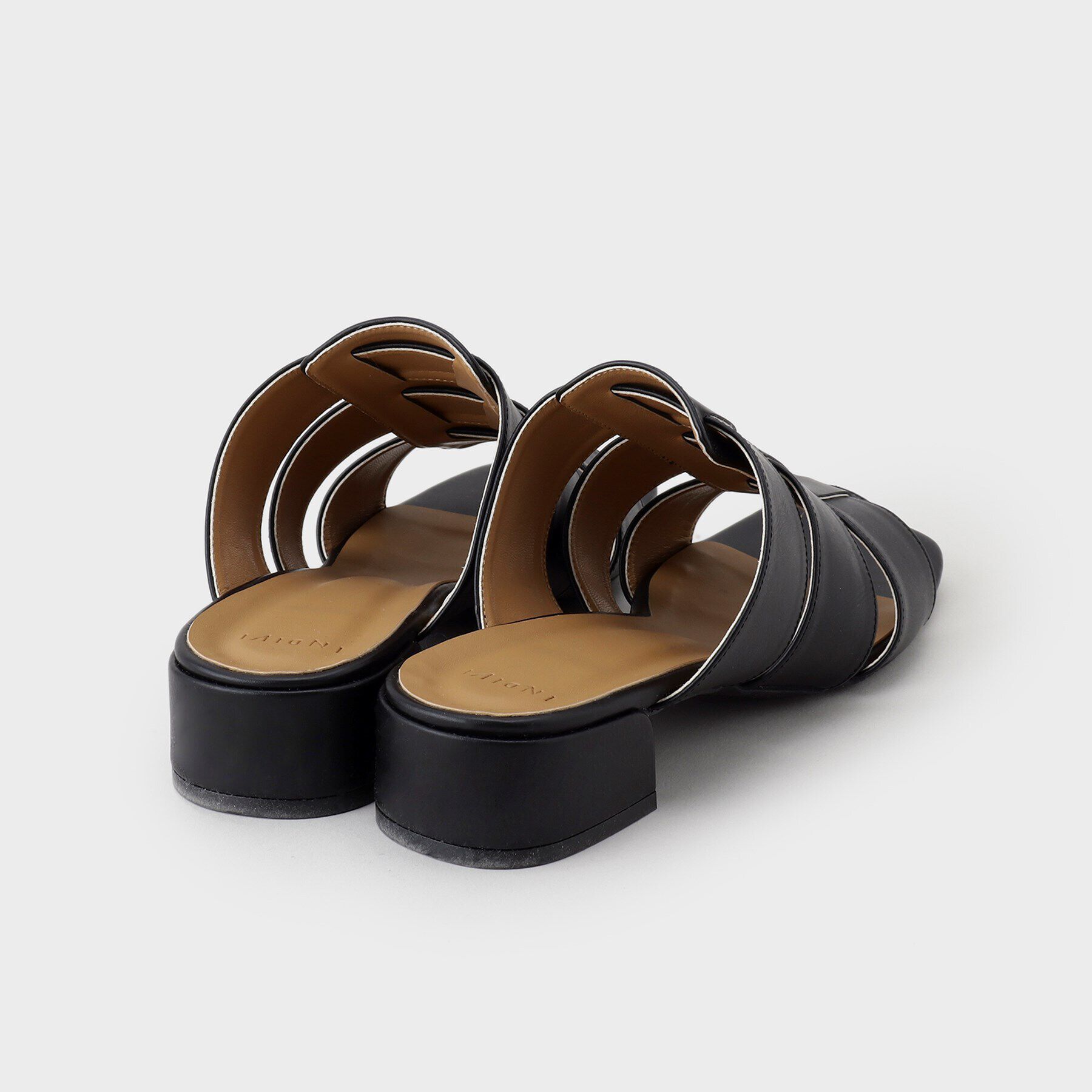 INDIVI「【合皮】グルカ風デザインミュールサンダル」|サンダル|