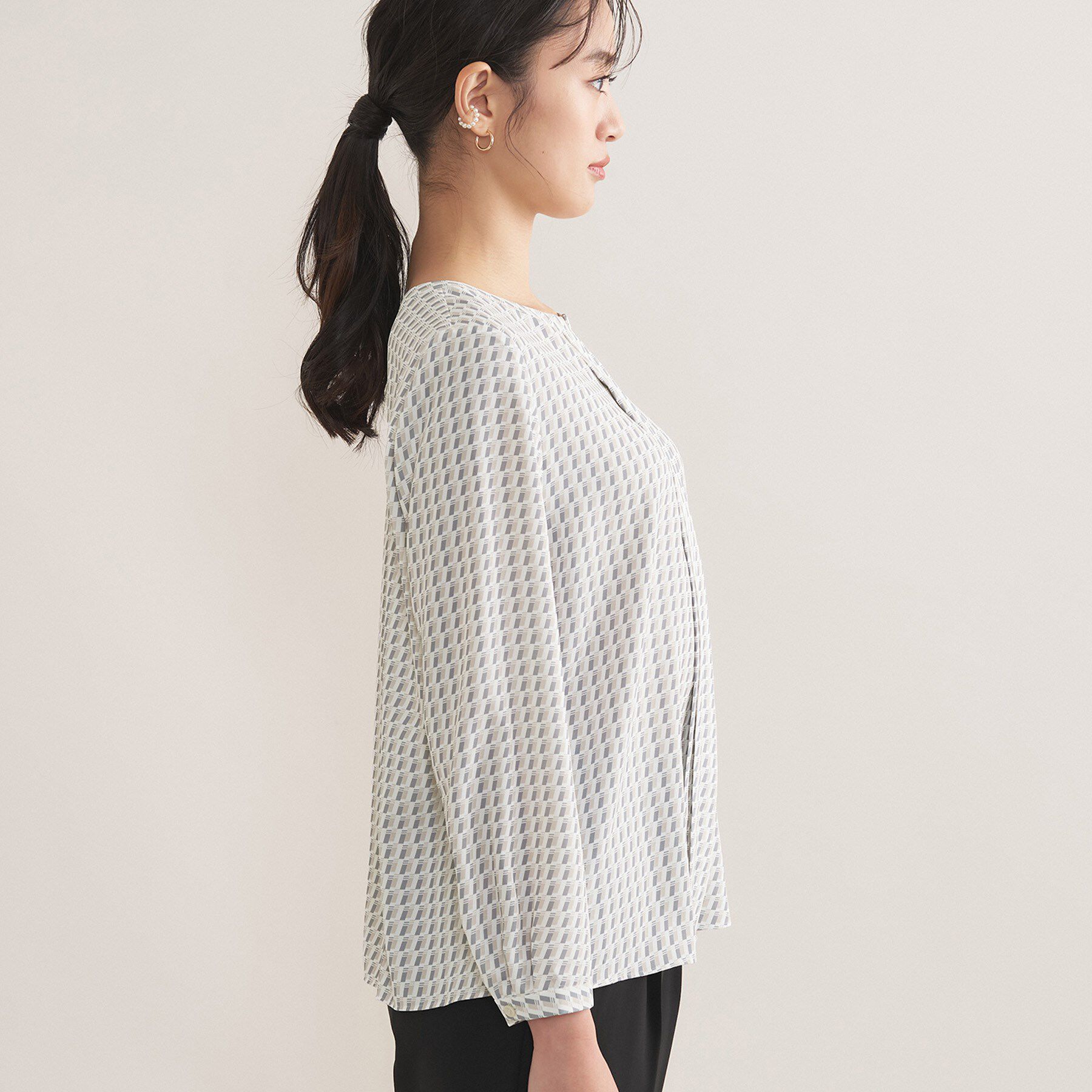 INDIVI「【洗える／透けにくい】ジオメ柄プリントブラウス」|シャツ・ブラウス|