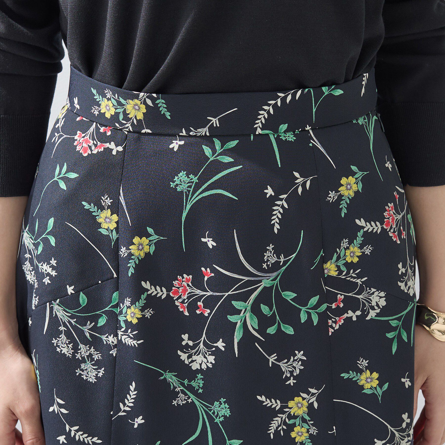 INDIVI「【SETUP可能】モダンフラワー柄フレアスカート」|スカート|