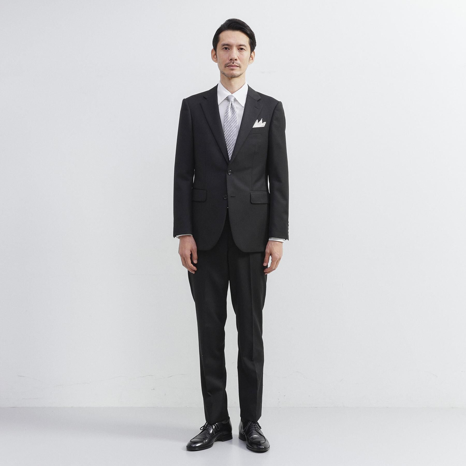 TAKEO KIKUCHI「【冠婚葬祭】無地 サージスーツ/3ピース対応可」|スーツ|