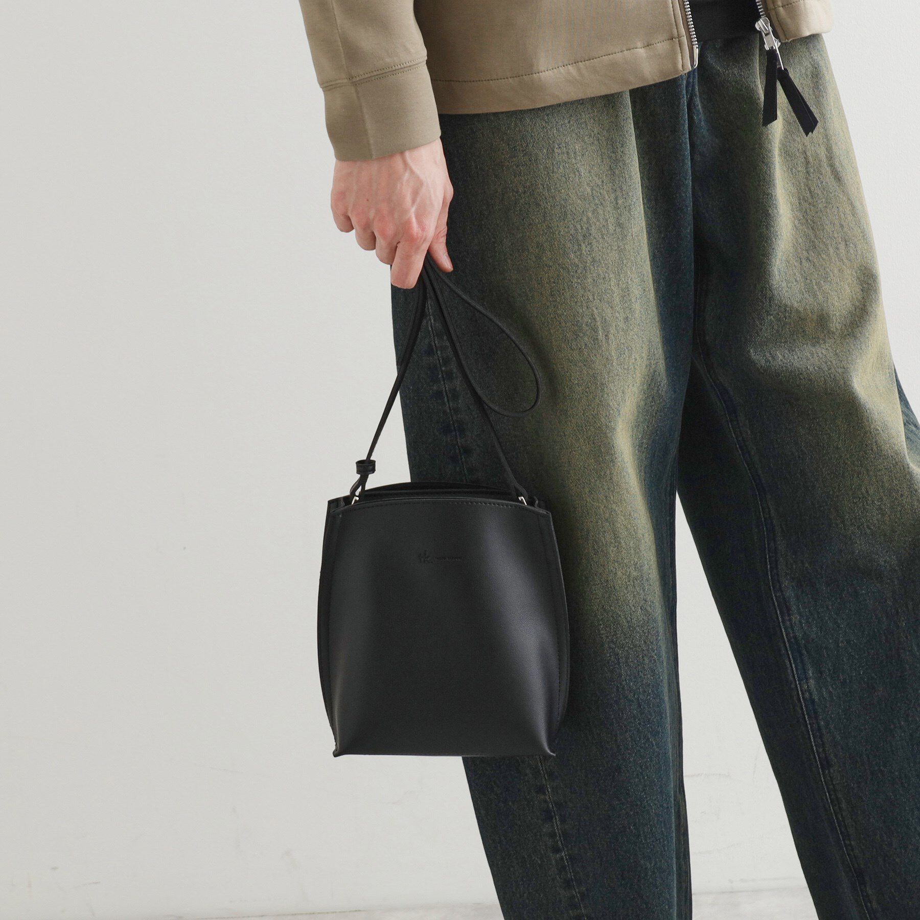 tk.TAKEO KIKUCHI「ラウンドミニショルダー」|ショルダー・メッセンジャー|ブラック(019)