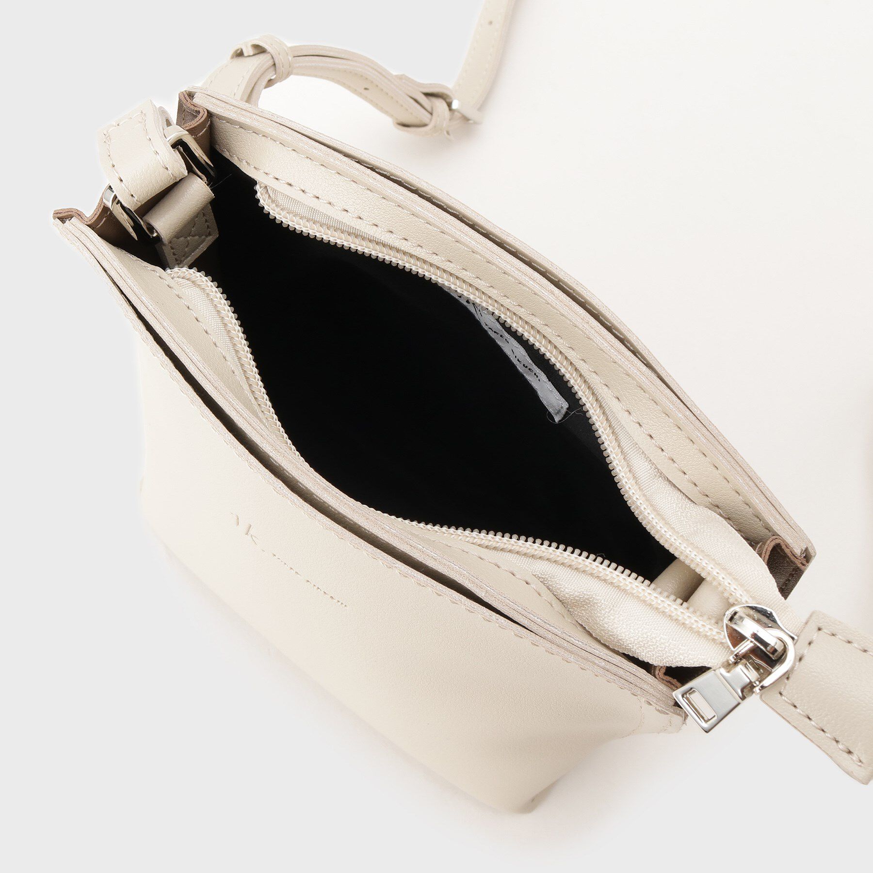 tk.TAKEO KIKUCHI「ラウンドミニショルダー」|ショルダー・メッセンジャー|