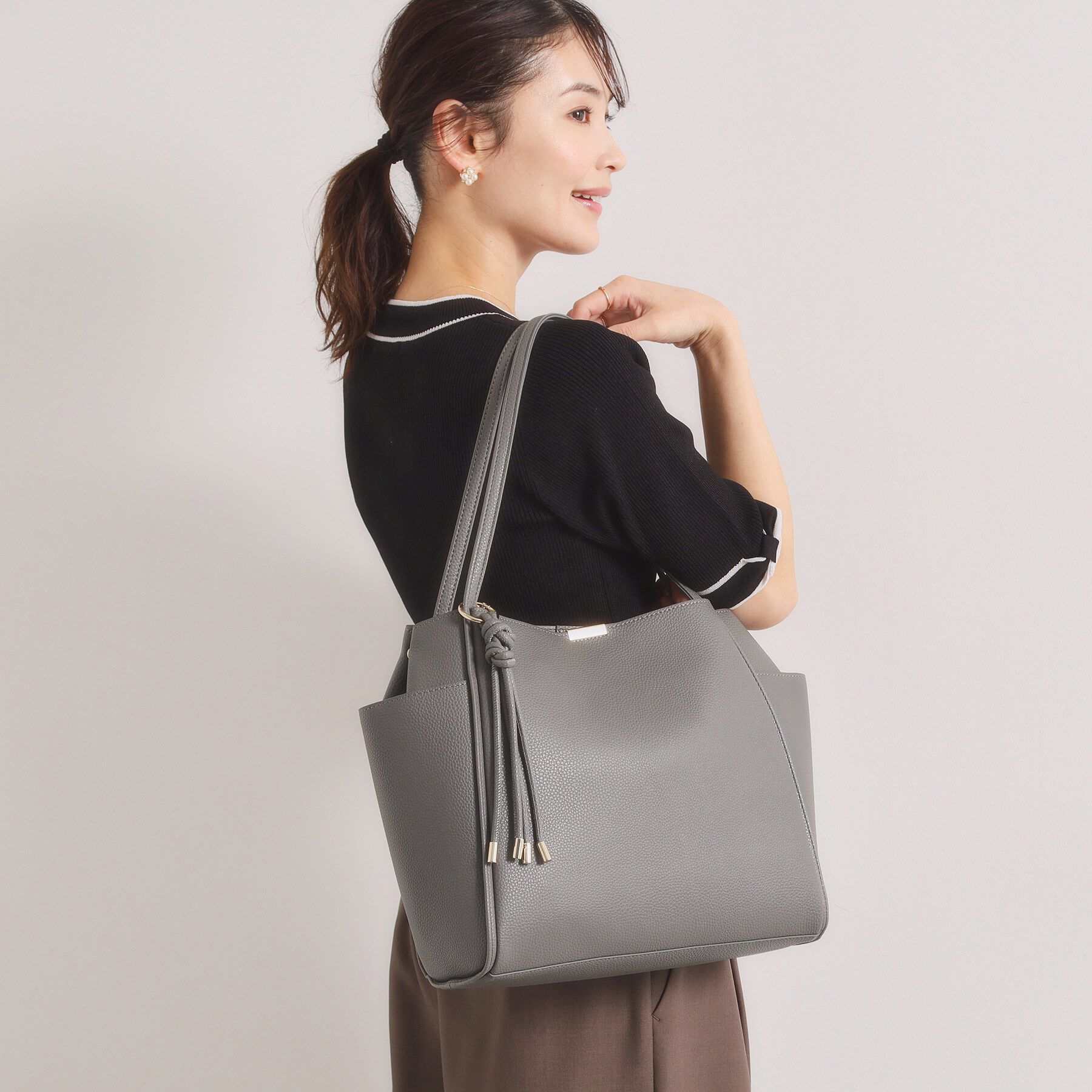 ITS&rsquo;DEMO「タッセル付変形A4トート」|トートバッグ|