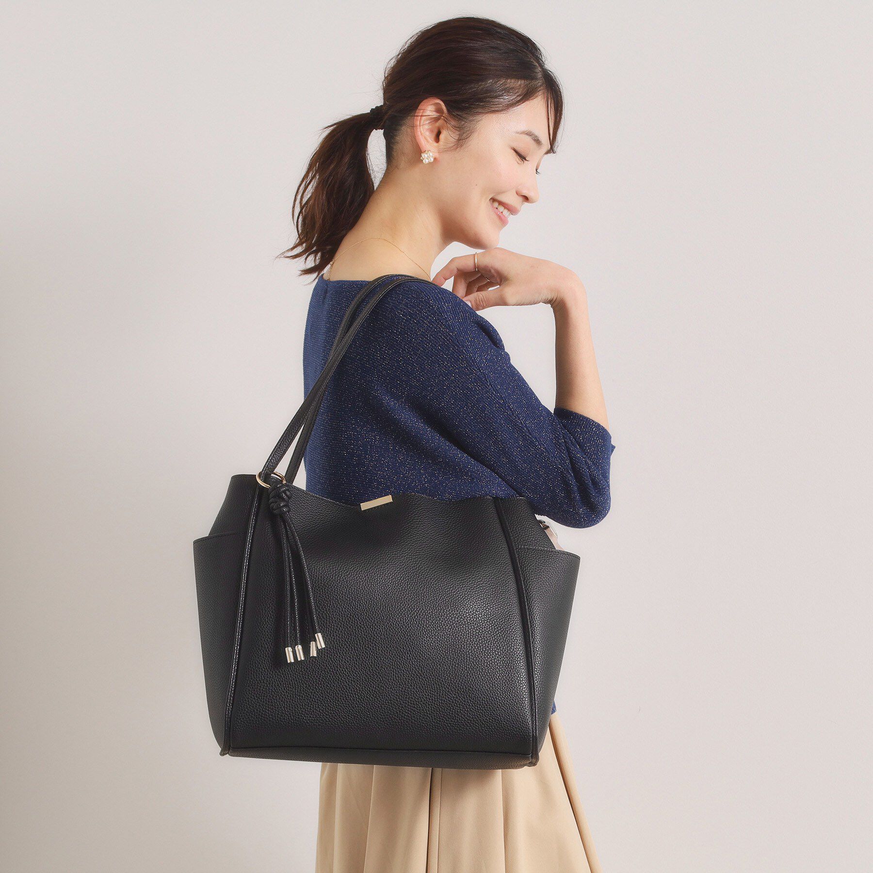 ITS&rsquo;DEMO「タッセル付変形A4トート」|トートバッグ|