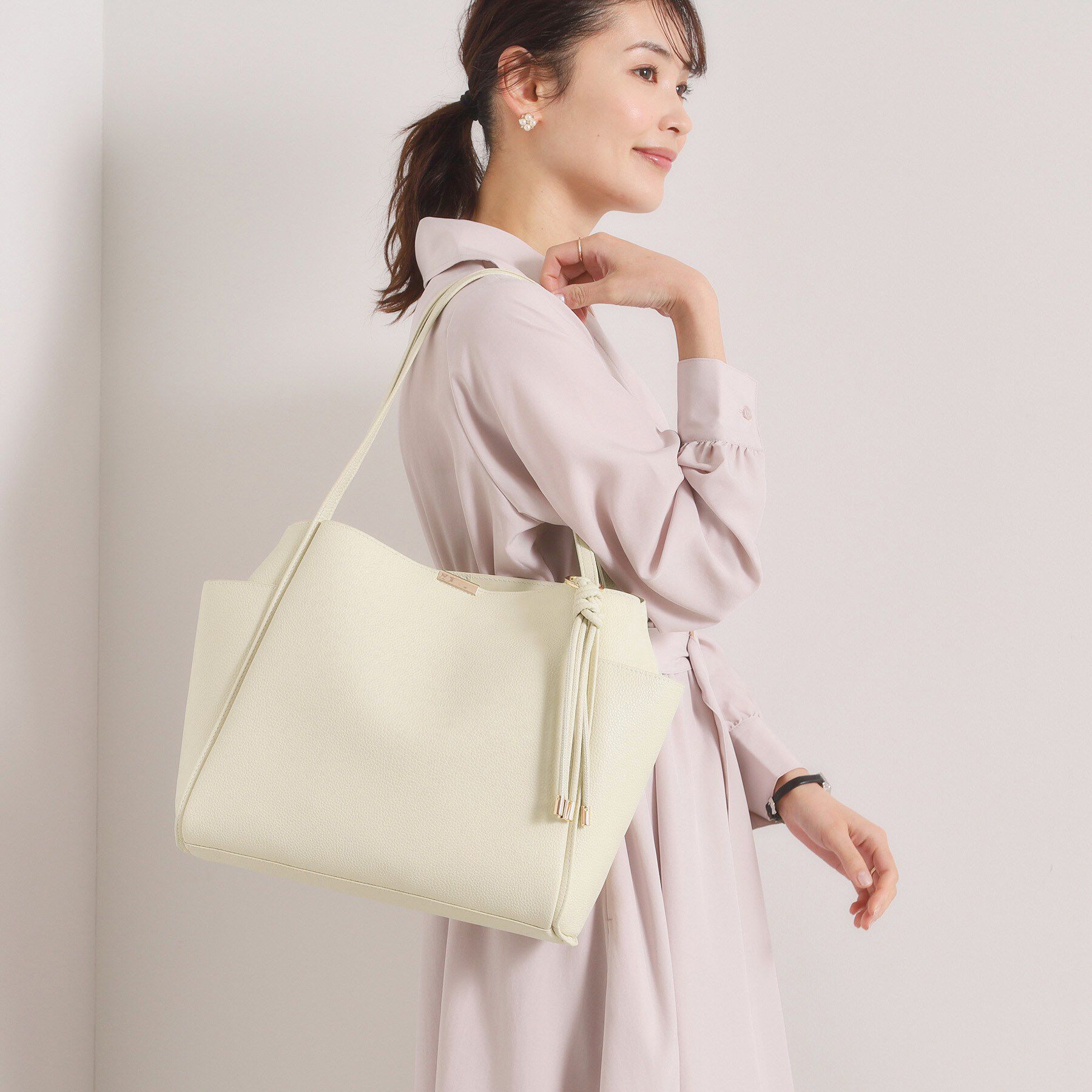 ITS&rsquo;DEMO「タッセル付変形A4トート」|トートバッグ|