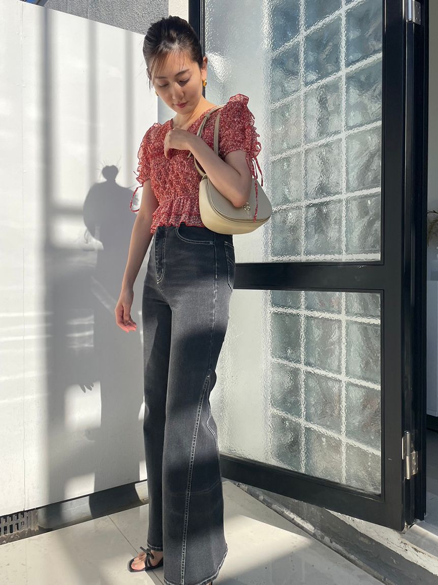 SNIDEL「Sustainableストレッチフレアデニムパンツ」|デニム|