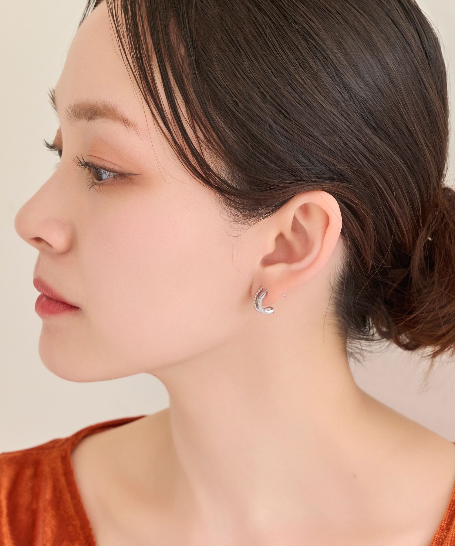 Phoebe「【金属アレルギー対応】メタル&times;ビジュー2ラインピアス　シルバー/サージカルステンレス」|ピアス|