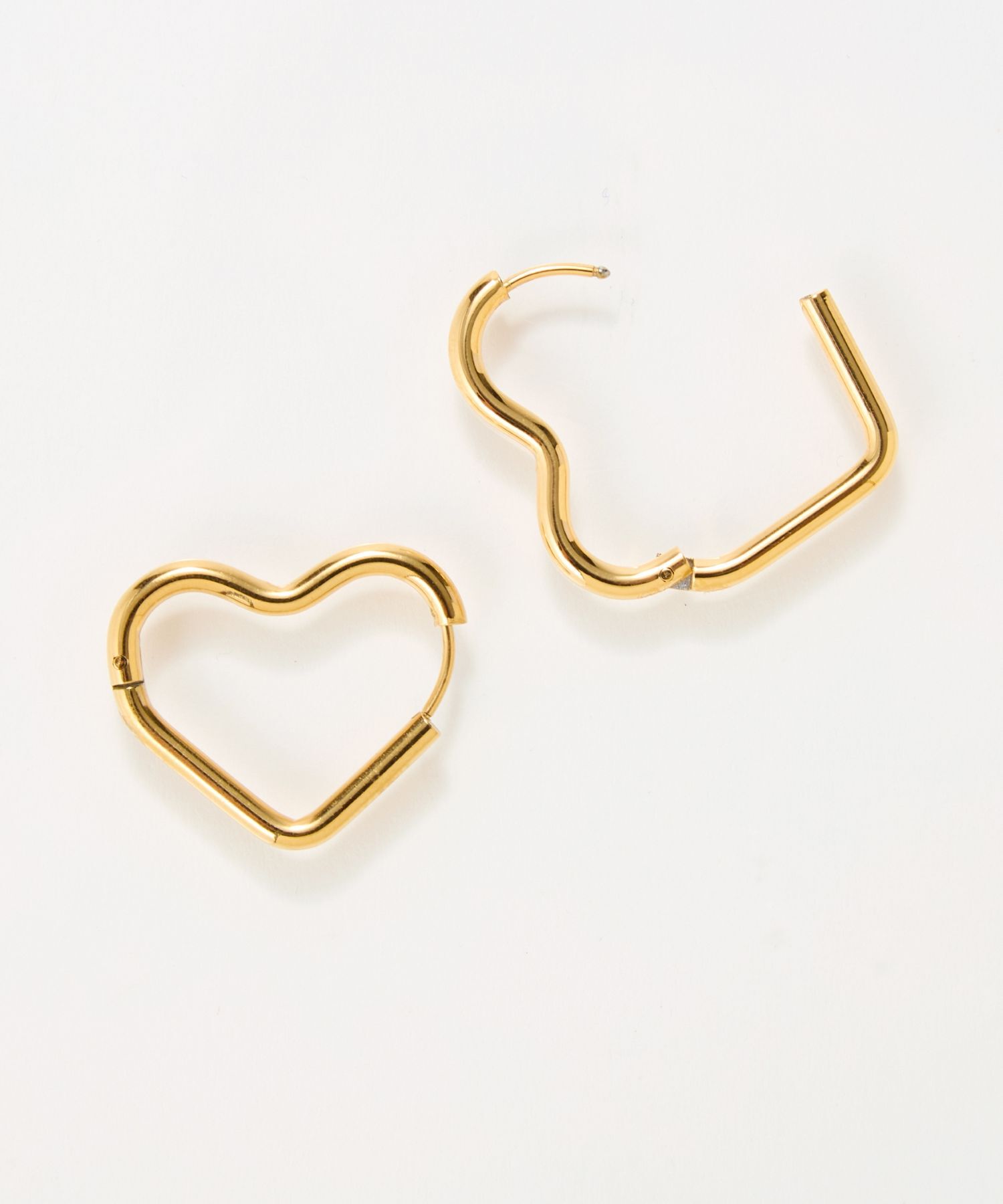 Phoebe「【金属アレルギー対応】グロウハートフープワンタッチピアス　ゴールド/ステンレス」|ピアス|