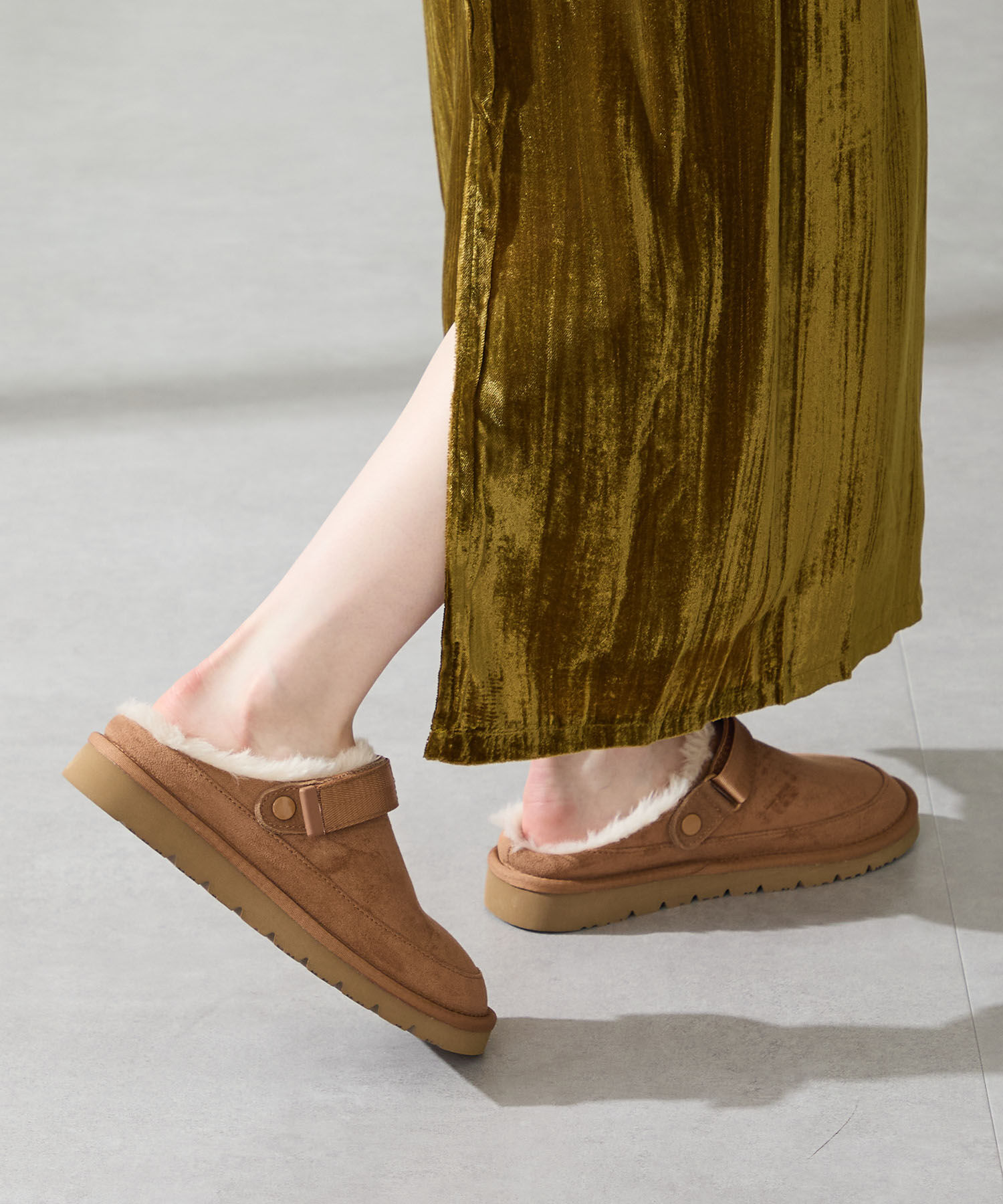 ORiental TRaffic「【 厚底 ・ 軽量 】 ムートン ベルト サンダル /55302 もこもこ 暖かい 防寒」|モカシン|