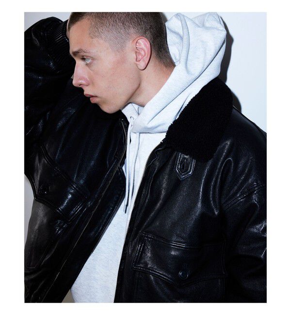 BEAMS「ワイドショートフィット G-1 シープレザー ダウンジャケット」|ブルゾン・スタジャン|BLACK